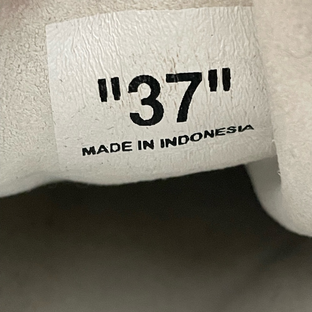 Off-White Sneakers - Picture 6 of 9